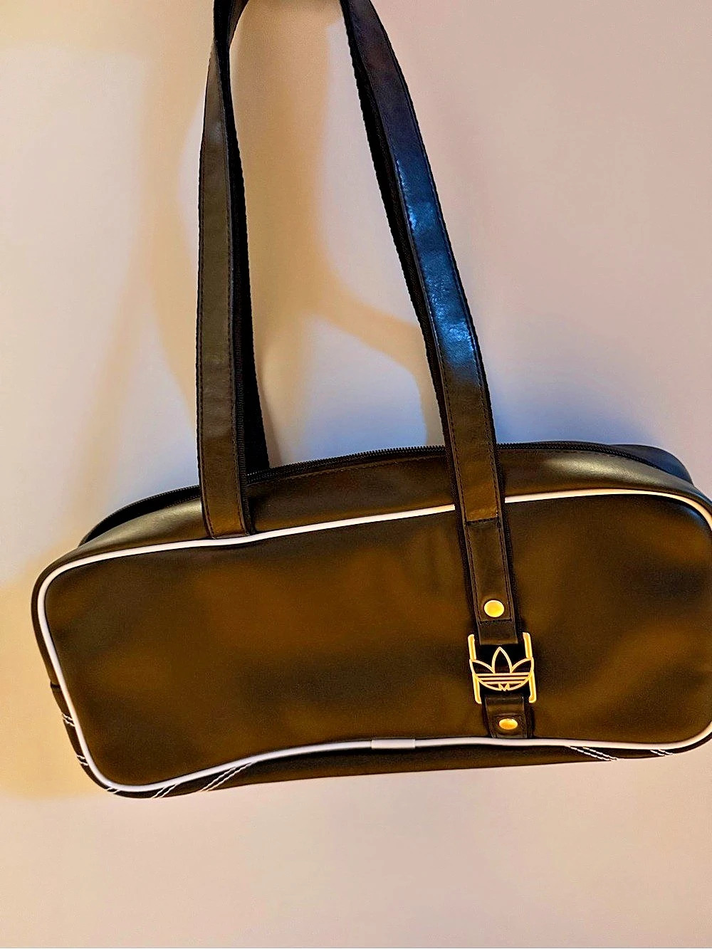 adidas Originals Adicolor Bowling Bag Black Shoulder Bag Like New
Never Used